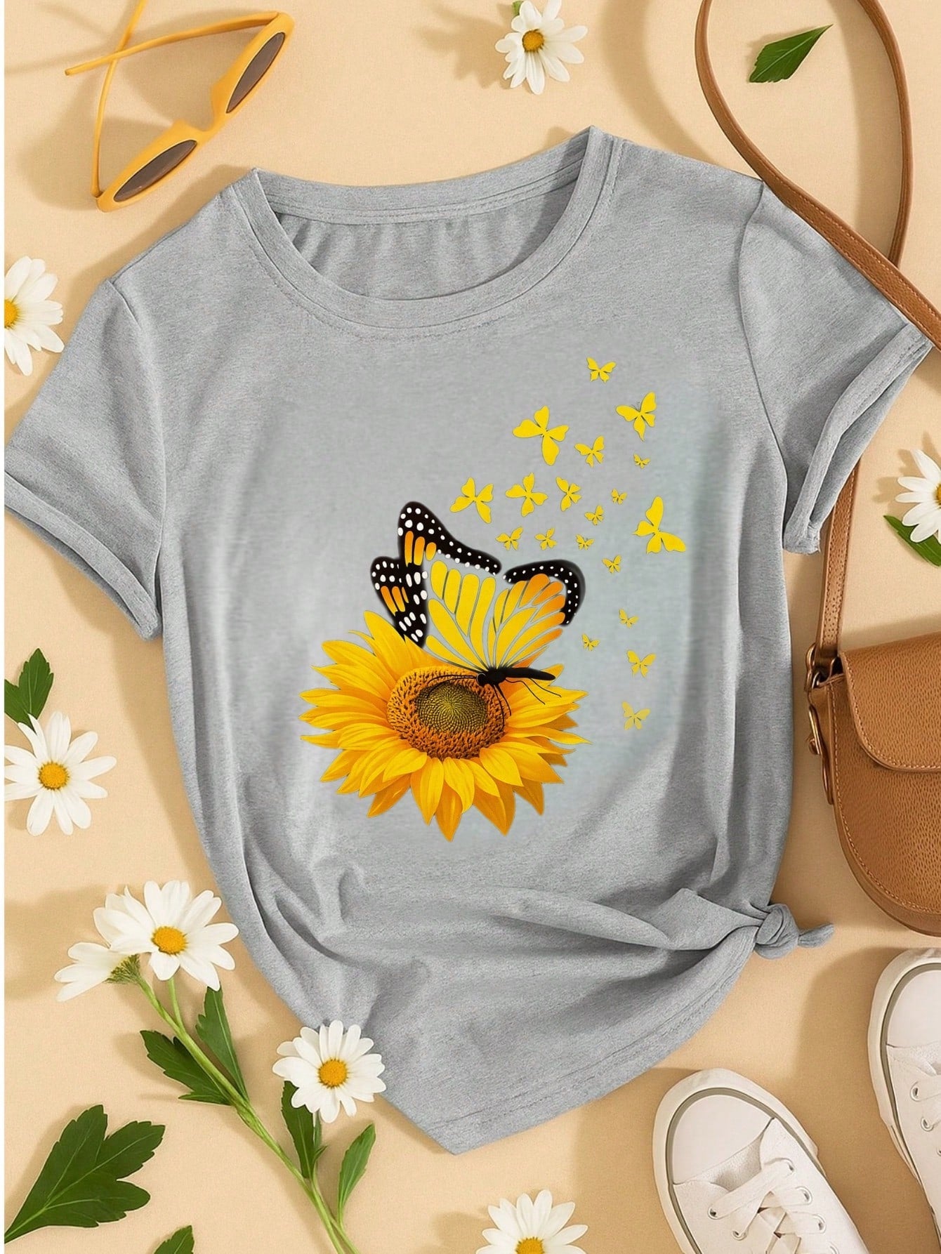 T-Shirt Feminina de Algodão Blusa Básica Estampada 100% Algodão – Girassol com Borboletas, Confortável e Estilosa
