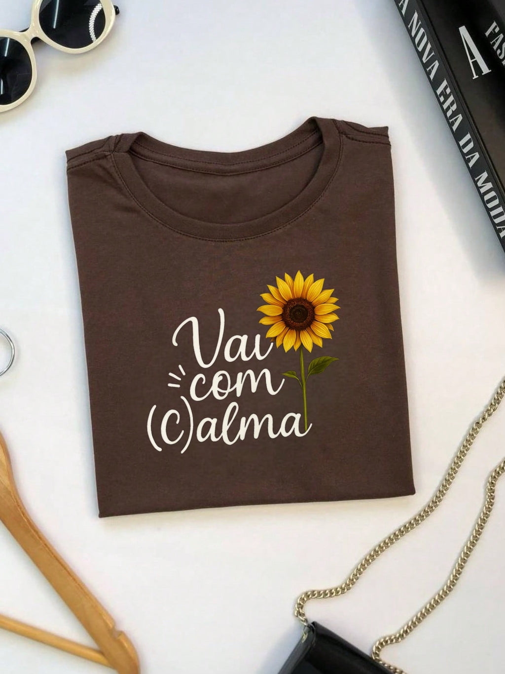 T-Shirt Feminina de Algodão Blusa Básica Estampada 100% Algodão – Vai com Calma, Frase e Girassol