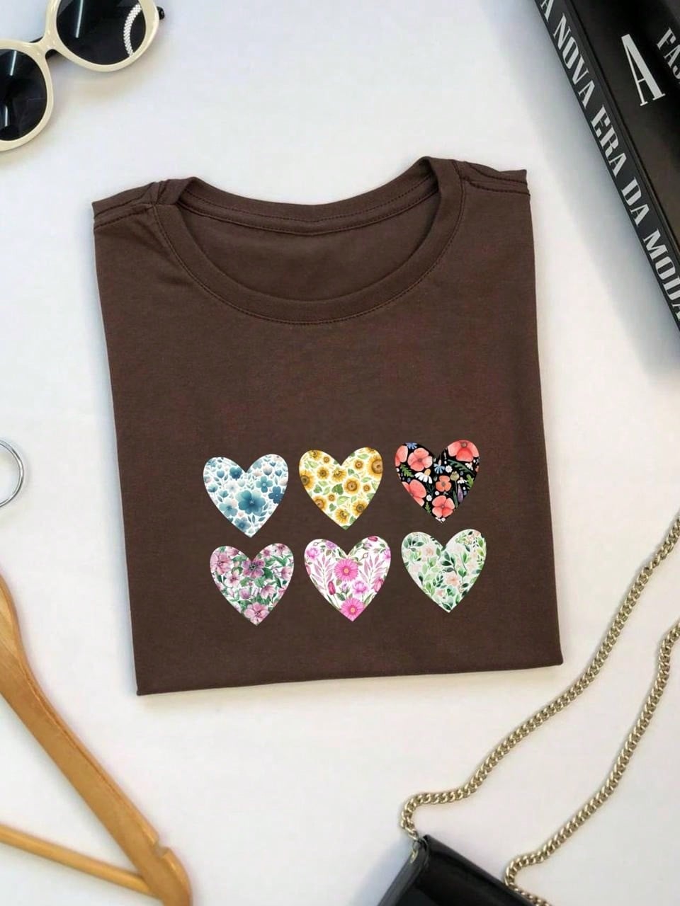 Blusa Feminina 100% Algodão Baby Look Estampa Corações Florais – Conforto, Estilo e Qualidade