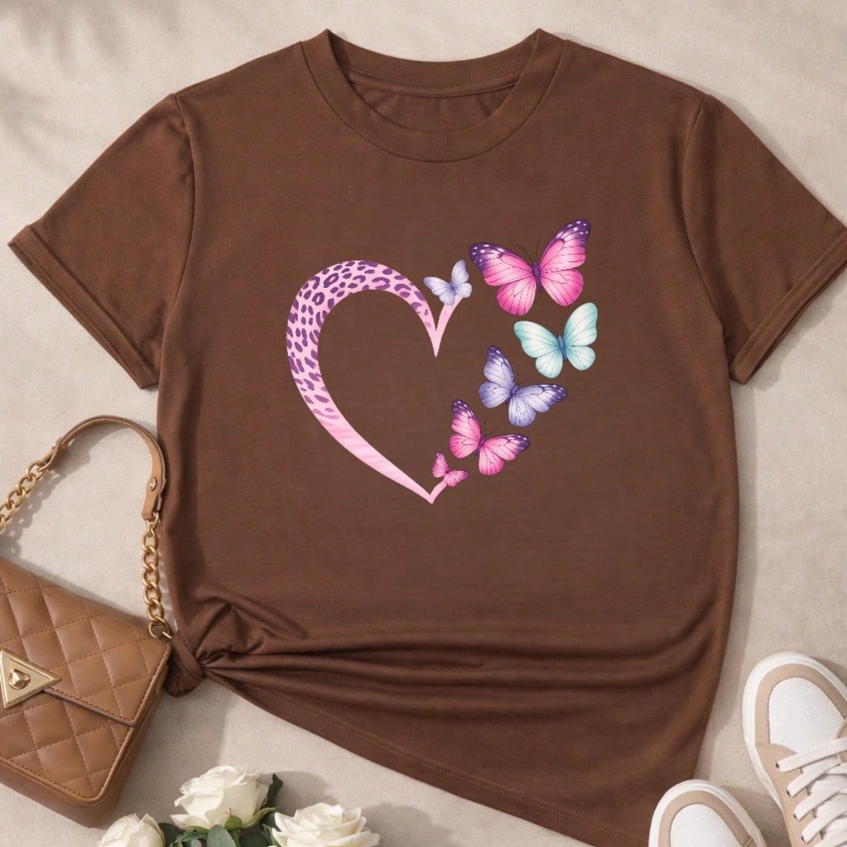 Camiseta Feminina 100% Algodão Coração com Borboletas Estampa Delicada Casual P-GG