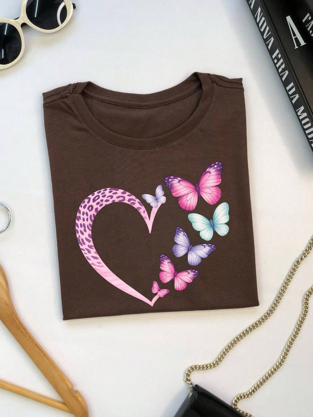 Camiseta Feminina 100% Algodão Coração com Borboletas Estampa Delicada Casual P-GG