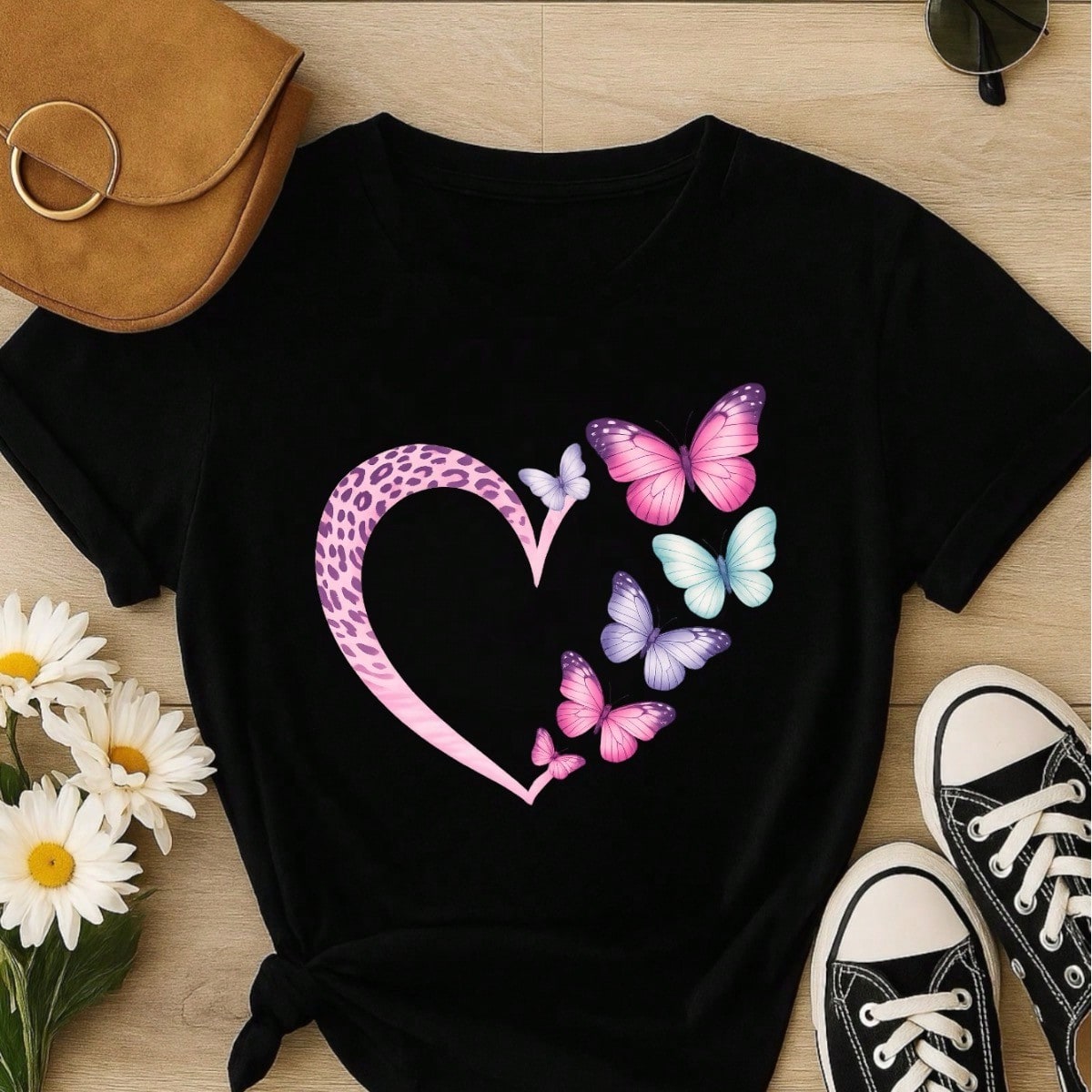 Camiseta Feminina 100% Algodão Coração com Borboletas Estampa Delicada Casual P-GG