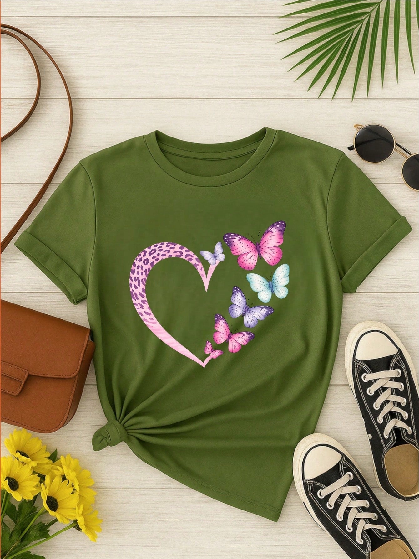 Camiseta Feminina 100% Algodão Coração com Borboletas Estampa Delicada Casual P-GG