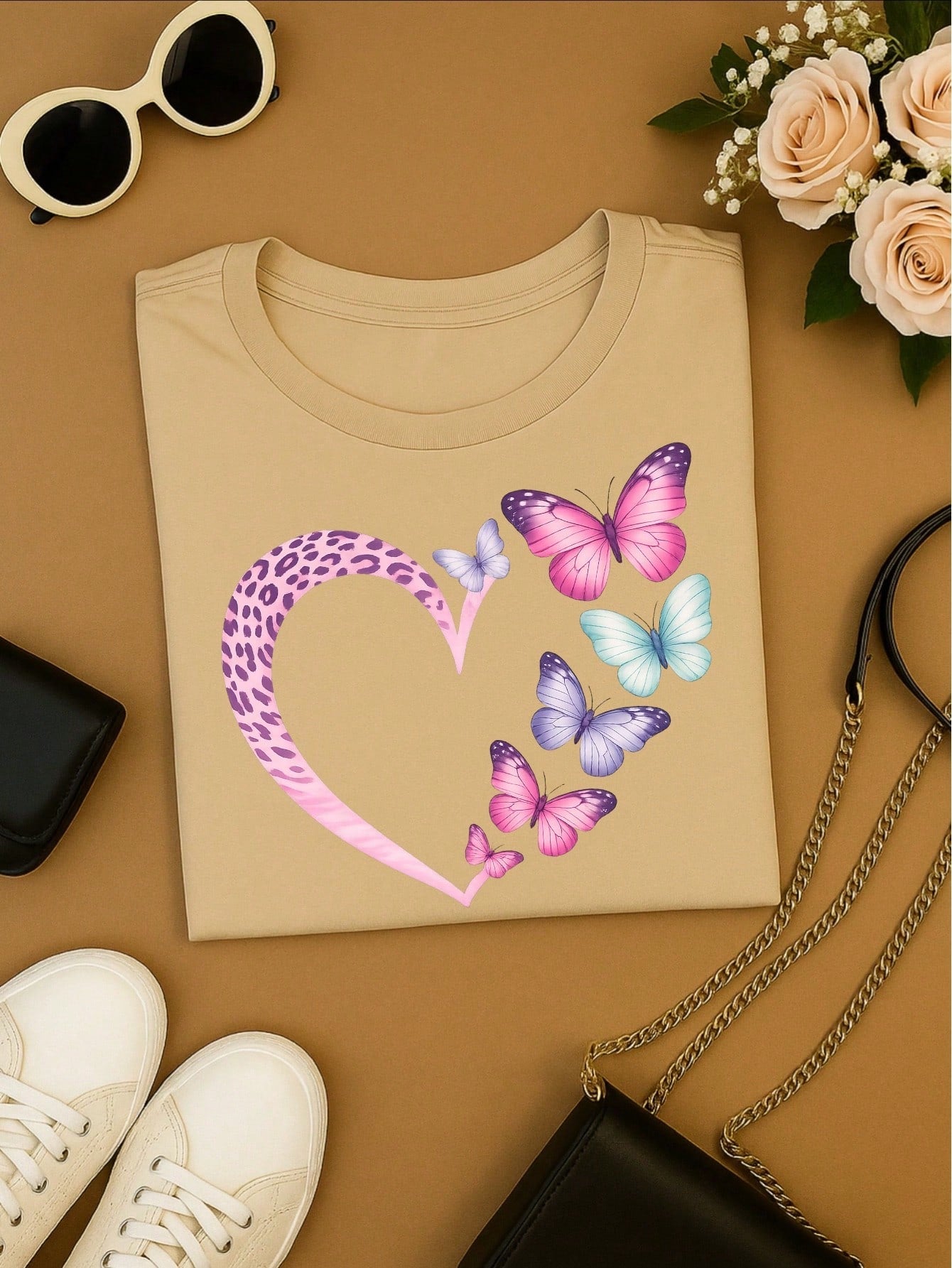 Camiseta Feminina 100% Algodão Coração com Borboletas Estampa Delicada Casual P-GG