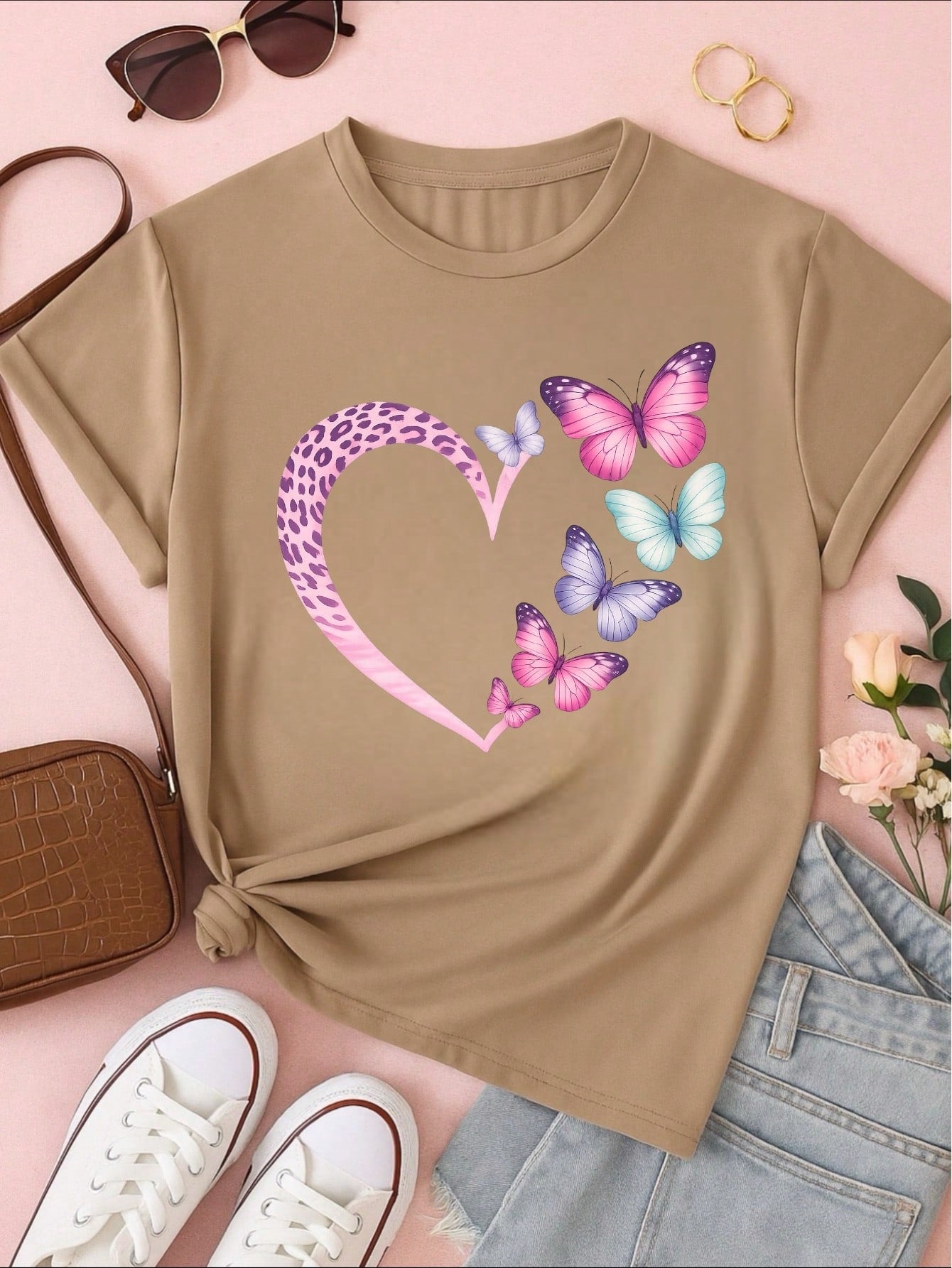 Camiseta Feminina 100% Algodão Coração com Borboletas Estampa Delicada Casual P-GG