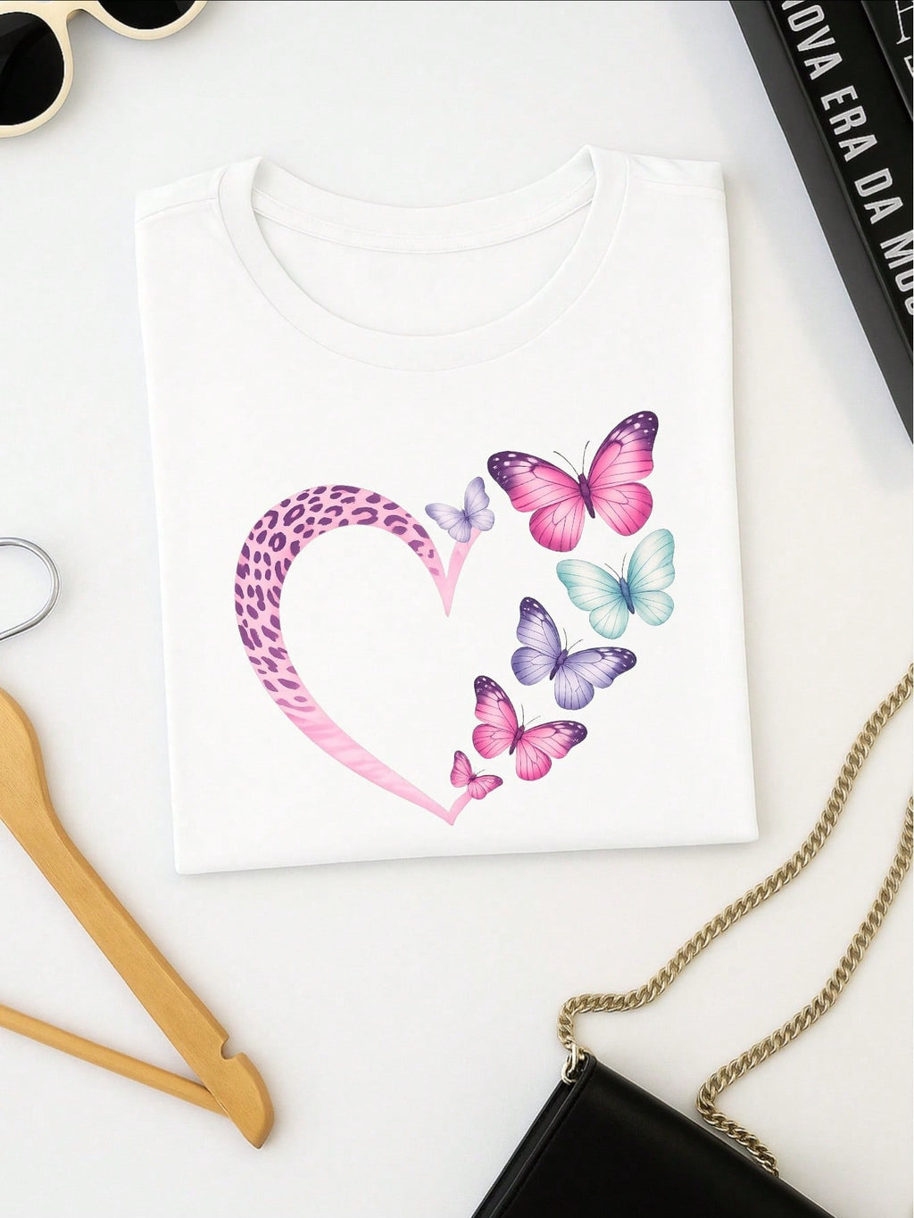 Camiseta Feminina 100% Algodão Coração com Borboletas Estampa Delicada Casual P-GG