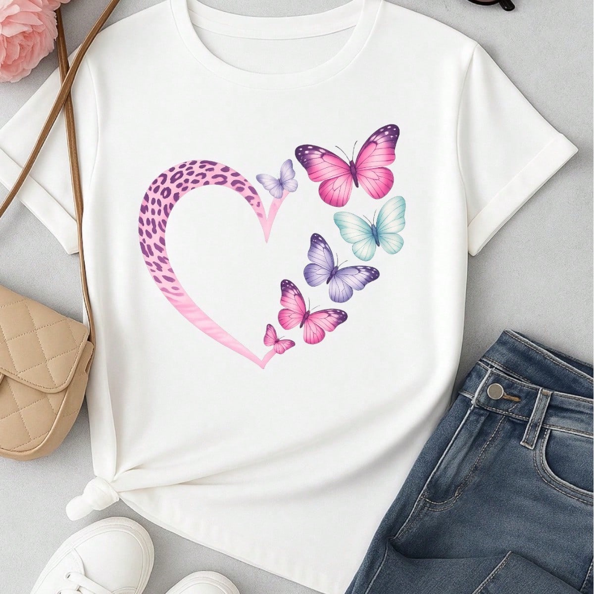 Camiseta Feminina 100% Algodão Coração com Borboletas Estampa Delicada Casual P-GG