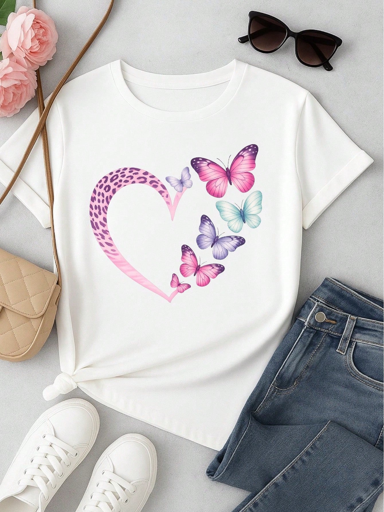 Camiseta Feminina 100% Algodão Coração com Borboletas Estampa Delicada Casual P-GG