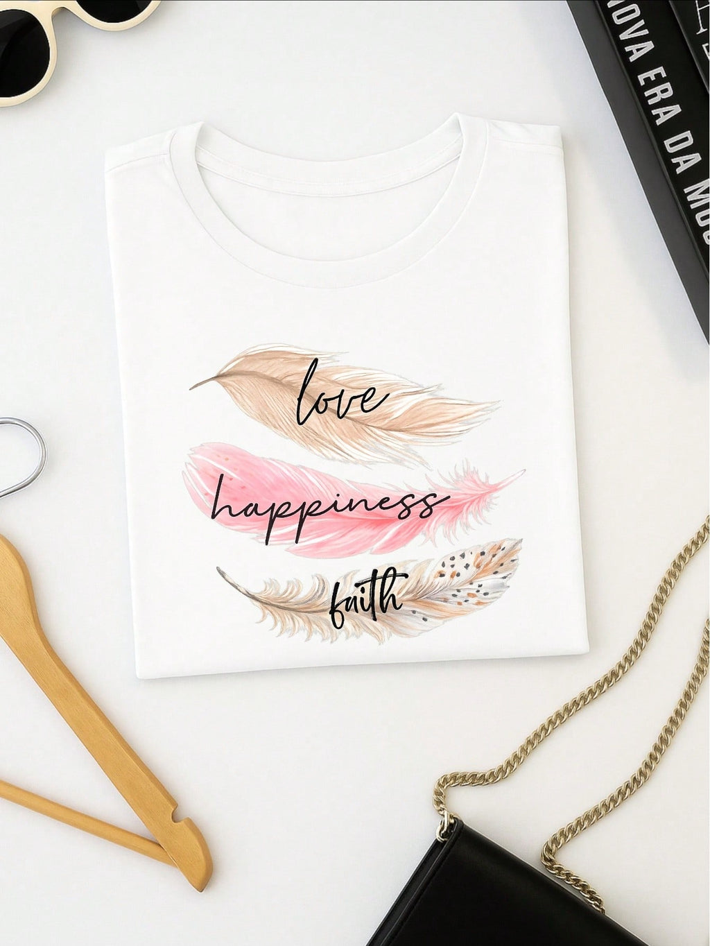 Camiseta Feminina 100% Algodão Estampa Love Happiness Faith Penas Casual P-GG