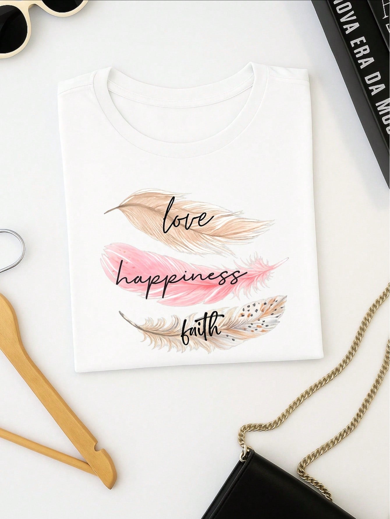 Camiseta Feminina 100% Algodão Estampa Love Happiness Faith Penas Casual P-GG