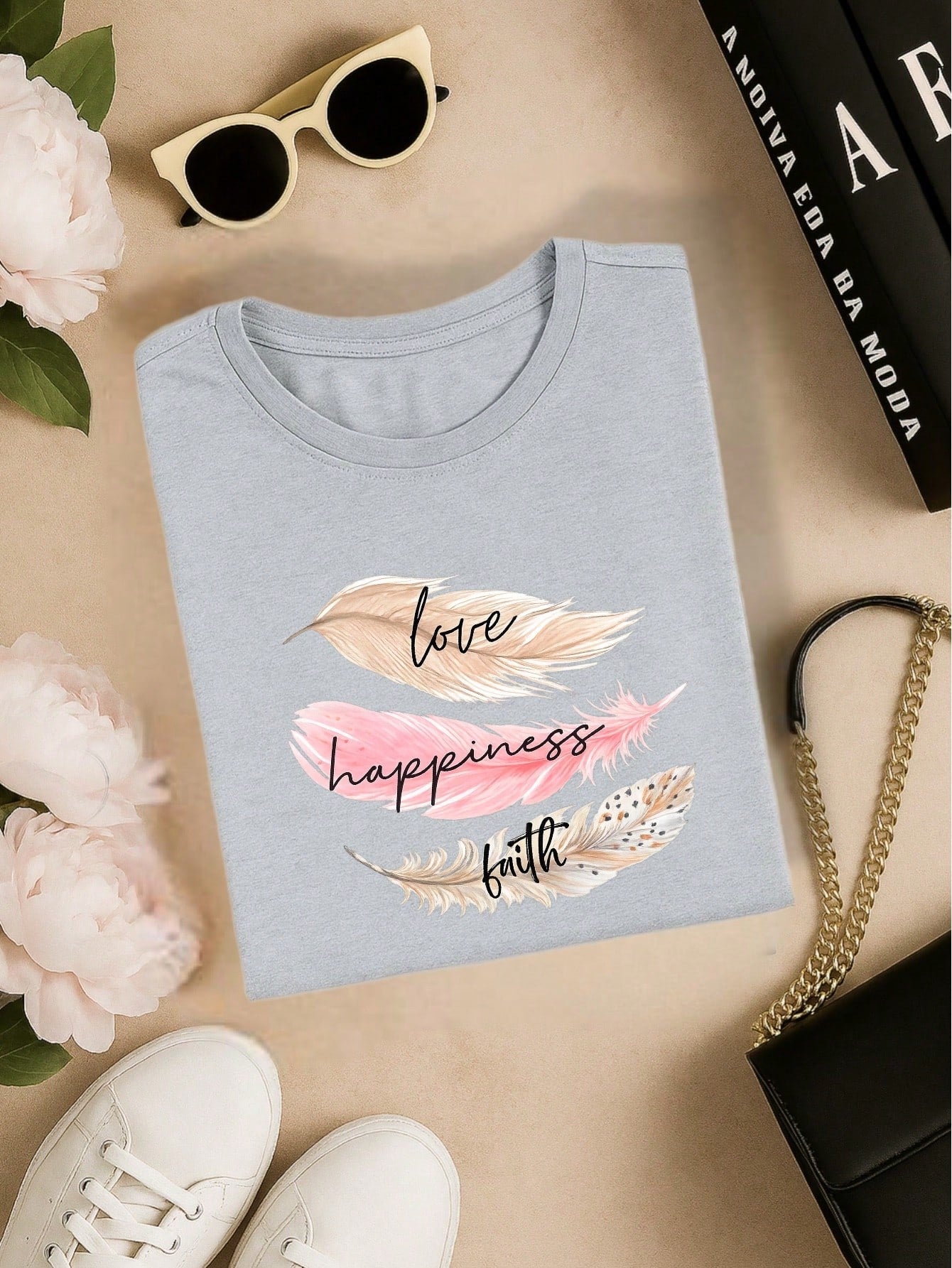 Camiseta Feminina 100% Algodão Estampa Love Happiness Faith Penas Casual P-GG