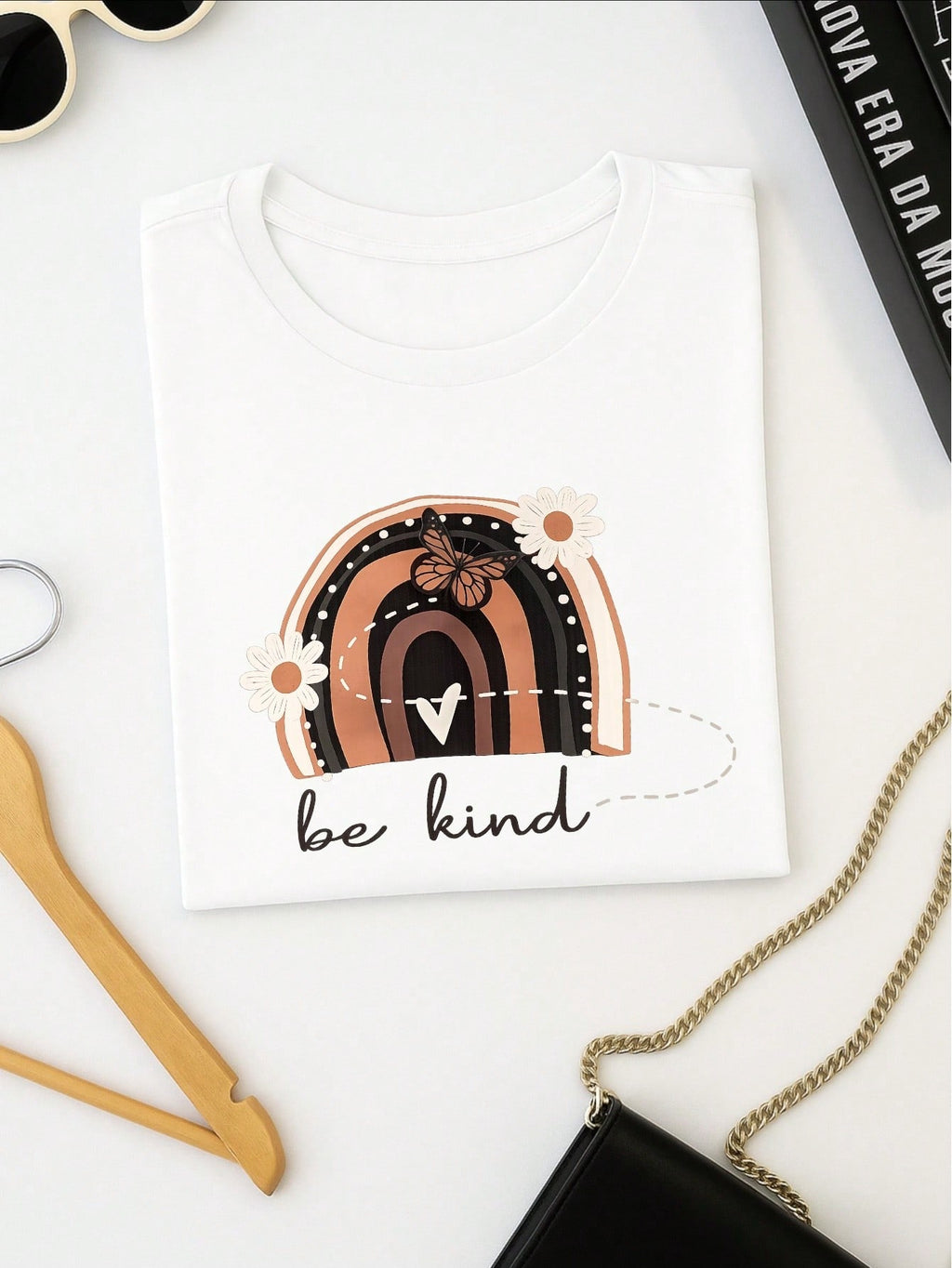 Camiseta Feminina 100% Algodão Blusa T-shirt Babylook Estampa Be Kind Arco Íris Casual P-GG